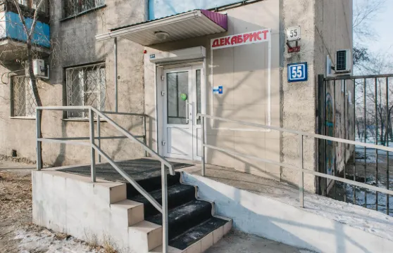 德卡布里斯酒店