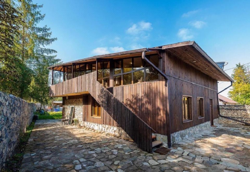 EcoLife Lodge Hotel & Restaurant - Housity
