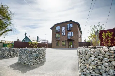 Apartment House 213 Hotels near Salesman and Client Monument