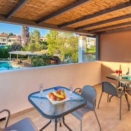 Folies  Corfu Hotel Apartments Отели рядом с достопримечательностью «Площадь Нтугкла»