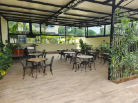 綠洲夢想假期 - 小法國 聖貝納迪諾酒店