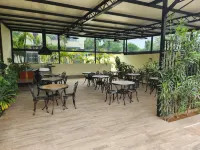 Hotel Oasis-Dream Holidays - la Petite France Hotels in San Bernardino