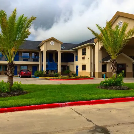 Americas Best Value Inn and Suites Mont Belvieu