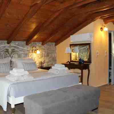 In Plo Luxury Suites Rooms