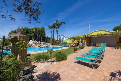 Villa Vacanze Paradiso - Oasi di Tranquillità Con Piscina e Giardino a 10 Min Dal Mare