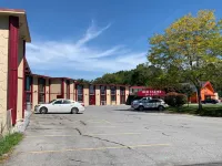 Red Carpet Inn and Suites Ebensburg - parking