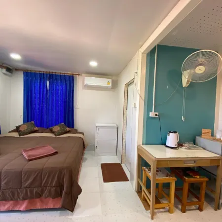 Patcharin Home Stay