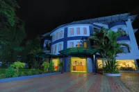 Strand Resort Hotels in Tungarli