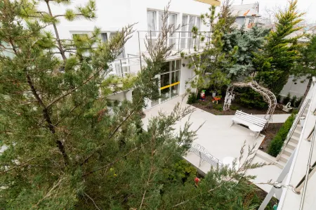 Уют Отели рядом с достопримечательностью «Центральный Стадион»