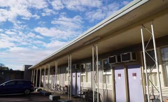 Country Motor Inn