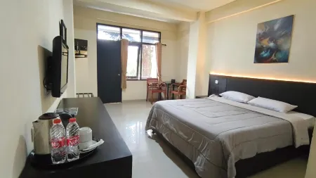 Augusta Hotel & Glamping Sukabumi Отели в г. Cikembar