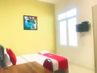 Alice's Homestay Near Unej, Stasiun and Alun-Alun Syariah Hotels in Patrang
