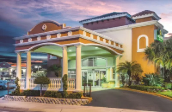 La Quinta Inn & Suites by Wyndham Oceanfront Daytona Beach