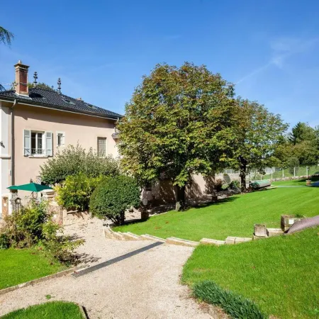 Le Clos des Pervenches Hotels in Ain