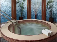 Seneca Niagara Resort & Casino - Hot Tub