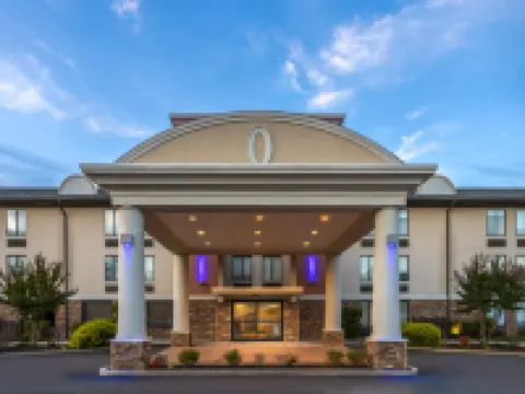 Holiday Inn Express WALDORF by IHG ウォルドーフのホテル