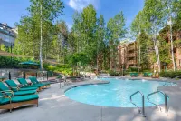 Hilton Grand Vacations Club Whistler - Pools