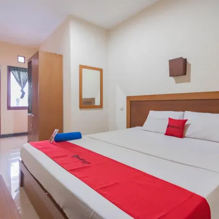 RedDoorz Plus at Hotel Sofia Pangandaran Hotels in Pangandaran Regency