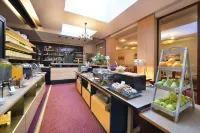 Maxmilian Lifestyle Resort - breakfast