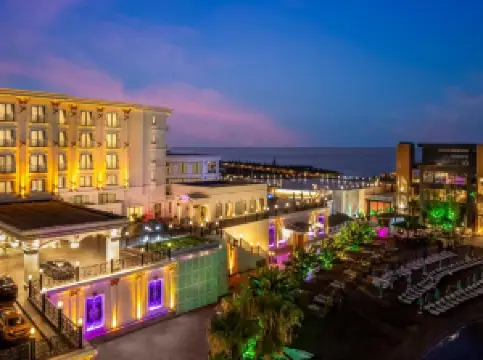 Les Ambassadeurs Hotel Casino&Marina