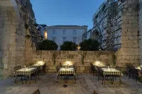 Hotel Peristil