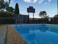 Y Motels Kingaroy - Pools