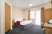 Cranbrook Hotel - parkir