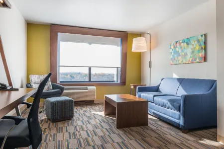 Holiday Inn Express & Suites Clarion Отели в г. Кларион Каунти