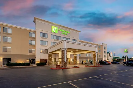 Holiday Inn & Suites Wausau-Rothschild