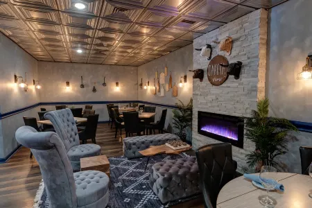 Ramada by Wyndham Vineland Millville Area Отели рядом с достопримечательностью «The Landis Theater»