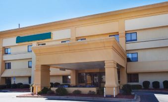 Travelodge by Wyndham Columbus State University