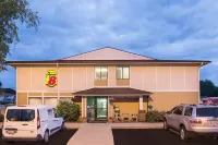 Super 8 by Wyndham Beaver DAM