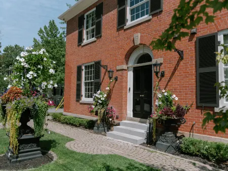 The Scotsman Hotel Отели рядом с достопримечательностью «The Gardens at Pillar and Post»