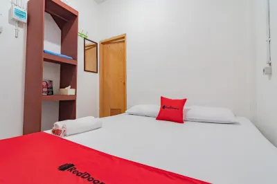 RedDoorz Near Riau Junction Mall 2 Hotels in Bandung Wetan