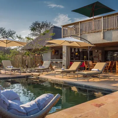 烏庫圖灌木旅館 Tshukudu Game Lodge附近的飯店