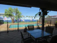 Burke & Wills Mt Isa Hotel a Lanskey