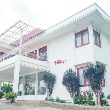 Villa Venety's Lembang by Bwb