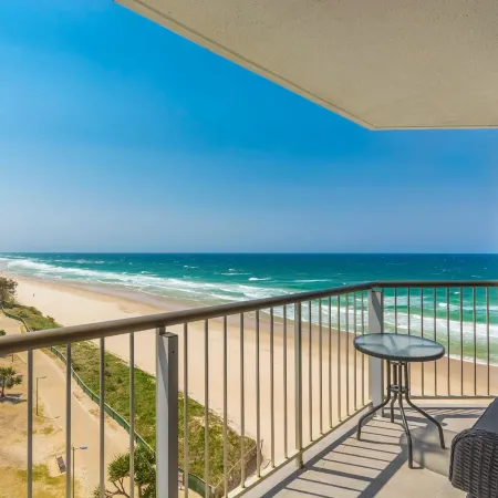 Golden Sands on the Beach - Absolute Beachfront Apartments