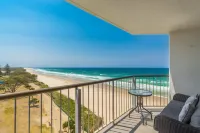 Golden Sands on the Beach - Absolute Beachfront Apartments - Ocean View