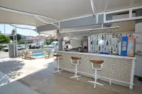 Defne & Zevkim Hotel - Quầy bar