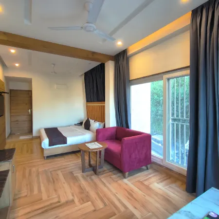 Hotel Luxury Inn by Stotrak Hospitality