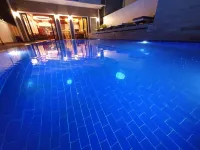 Darling Pub Hostel - Kolam Renang