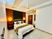 Silverstone Inn - parking