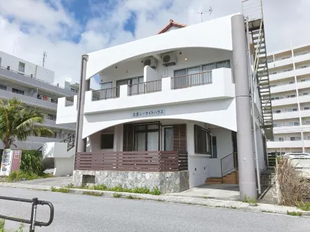 Kariyushi Condominium Resort Sea Side House Отели рядом с достопримечательностью «Bankoku Shinryokan»