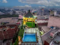 Sallow Royal Suites by Dew Drop - สระว่ายน้ำบนดาดฟ้า