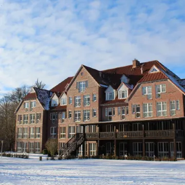 Park Hotel Fasanerie Neustrelitz Отели в г. Нойштрелиц