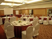 Ramada Plaza by Wyndham Palm Grove Hotels near Juhu