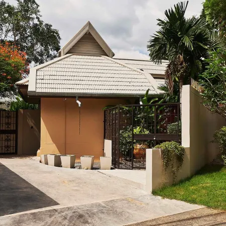 Baan Manuchang Villa
