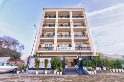 Dwellr Luxury Stays - New