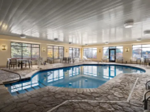 홀리데이 인 익스프레스 미드빌 I-79 엑시트 147a